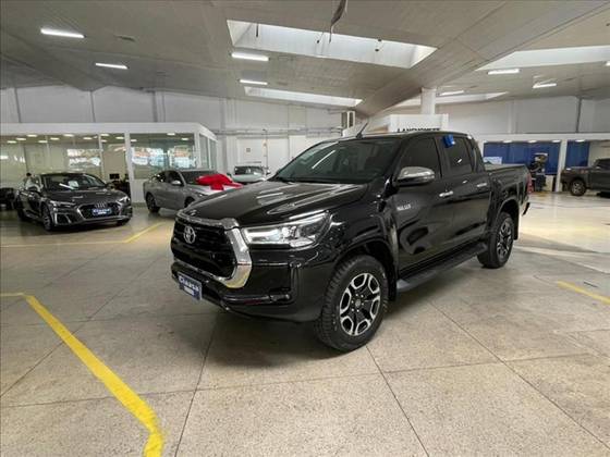 TOYOTA HILUX 2.8 D-4D TURBO DIESEL CD SRV 4X4 AUTOMÁTICO TOYOTA HILUX 2.8 D-4D TURBO DIESEL CD SRV 4X4 AUTOMÁTICO